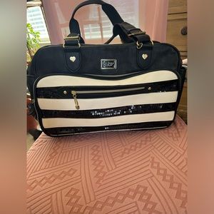 Betsy Johnson Duffle weekender hand shoulder diaper bag